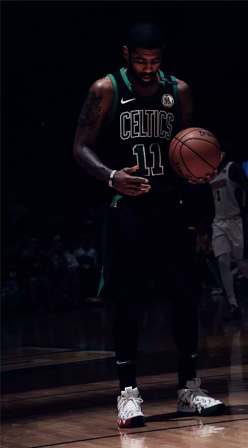 两人互不相 两人互不相