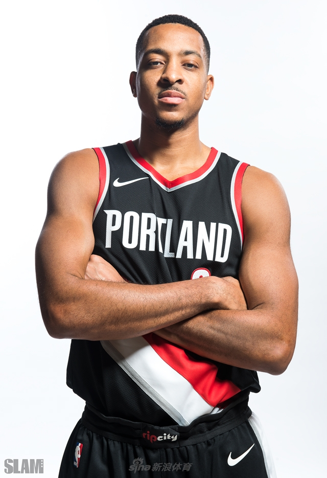 乐部支出与 乐部支出与